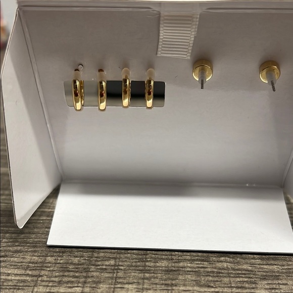 Piper K | Heart & Bow Earring Set ✨ - Picture 4 of 7